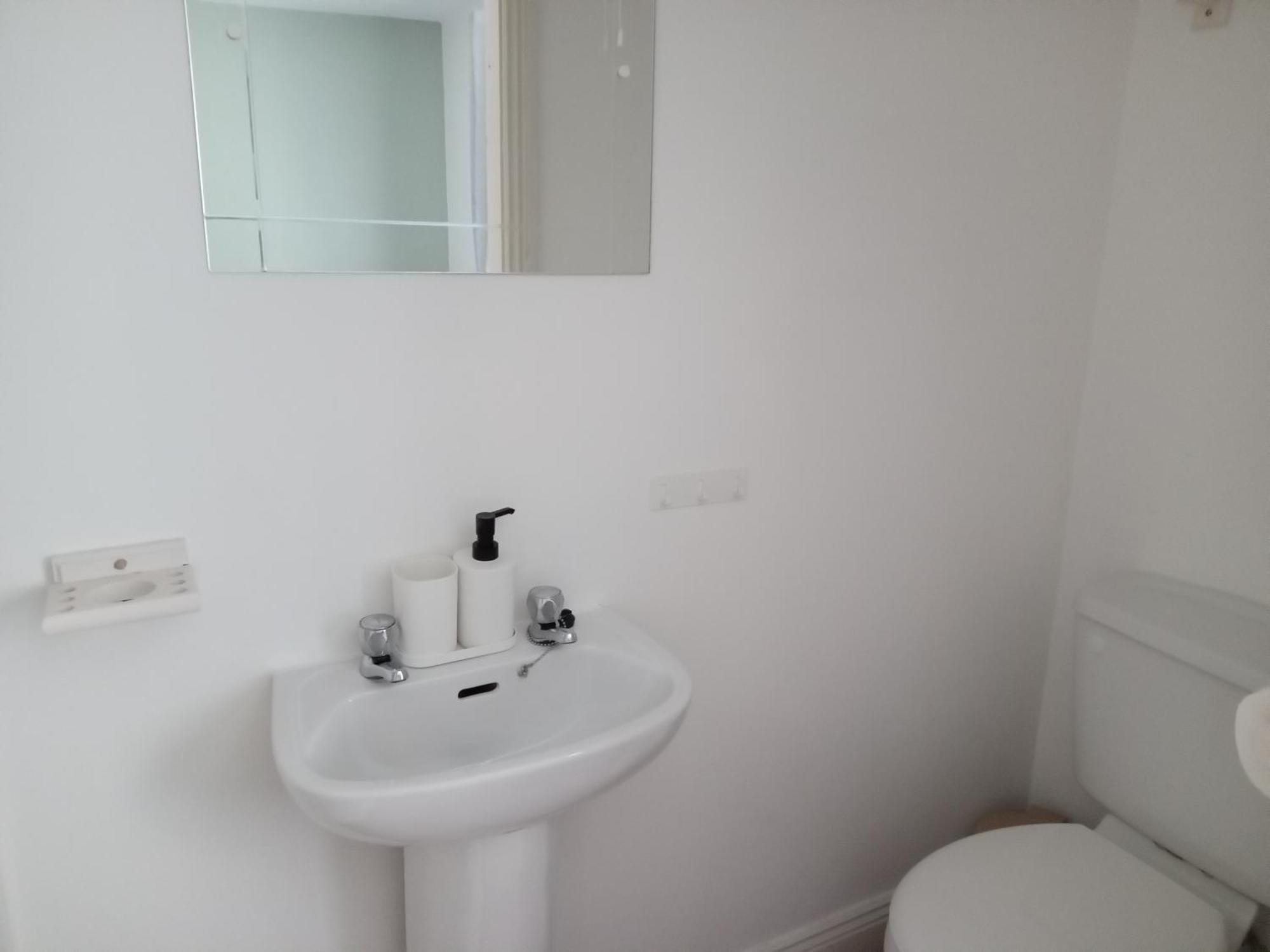 Moorings Greenway Newport  Room photo
